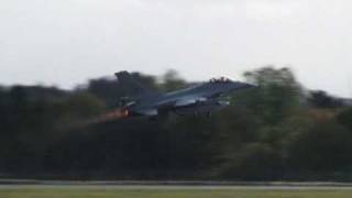 preview picture of video 'RNOAF F-16 Take off at Sola using afterburner'