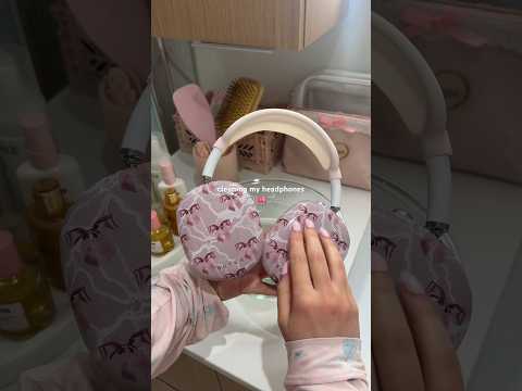 clean my headphones w/me 🎧 #cleaning #cleanwithme #headphones #cleaningroutine #sundayreset #asmr