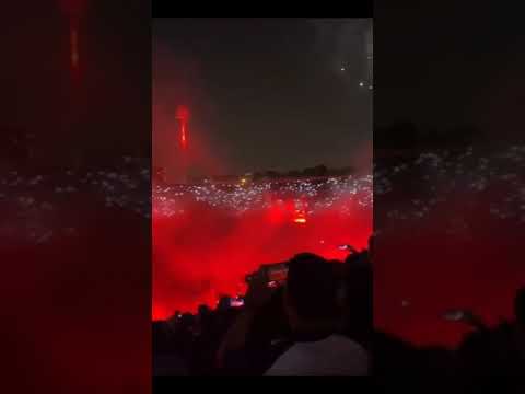 "Impresionante recibimiento de la hinchada de Alianza Lima a su equipo" Barra: Comando SVR &bull; Club: Alianza Lima