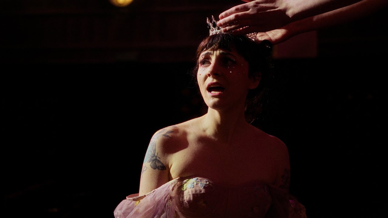 Najnowszy singiel Borons – konkurs na Wariatkę Roku