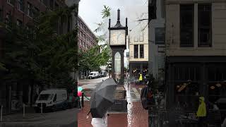 Vancouver Steam Clock #steamclock #vancouver #canada #okaytravel #gastown #cruise #rain  #travel