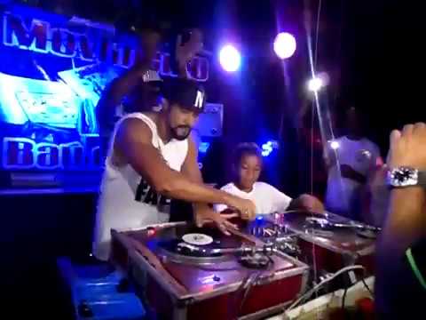 DJ RONINHO DJ NINO LEAL DJ IZAQUE MOVIMENTO BAU DO VINIL X ASCAVI 2017