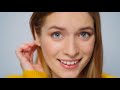 7 Keys Signs She Wants To Be Approached