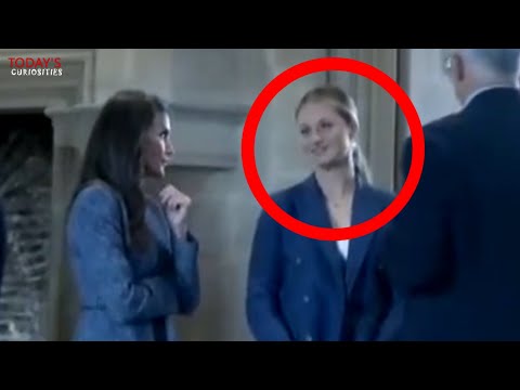 Queen Letizia gossips non-stop with Leonor, but the princess ignores her