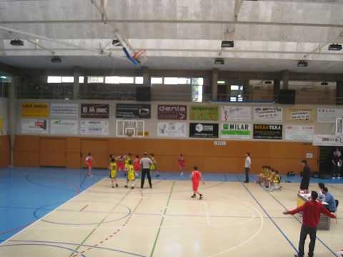 Jordi Gálvez triple després d'una entrada Valldemia - CB i Unió