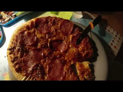MongoTV_10483 - MIT NYTÅR 2023 - Del 8 - Spiser Frost Pizza Til Nytårsmiddag