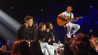 Enfoirés kids 2017 - Quelqu&#39;un m&#39;a dit (Carla Bruni)