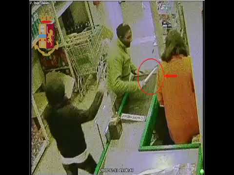 Collegno, assalto al supermercato: rapinatori incastrati dalle telecamere di sorveglianza