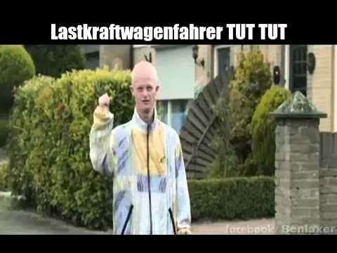 Lastkraftwagenfahrer Tut Tut Junge voll der Feuerball