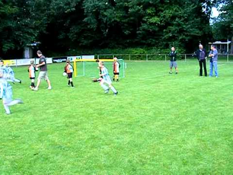 Lars in actie voetbaltoernooi HBC.avi