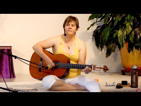 Yogastunde Mittelstufe mit Ramashakti - Yoga Vidya Grundreihe Live 16:30 Uhr 20.09.2020