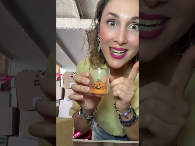 Vídeo relacionado con JOYIN Juego de papelería de Halloween de 192 piezas, regalos de truco o trato para niños, paquete de 24 papelería temática de Halloween para recuerdos de fiesta, premios de juego de carnaval,