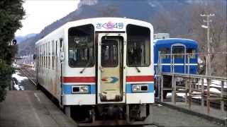 preview picture of video '若桜鉄道 残雪の若桜駅にて　気動車　連結作業など 2015.1'