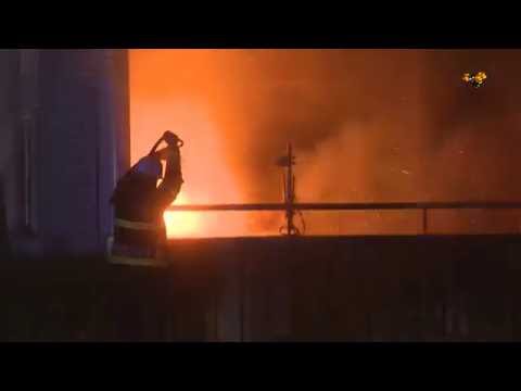 Fullt utvecklad brand i flerfamiljshus i Borlänge