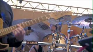 Tom Kennedy live solo at the Vienne Festival with Mike Stern