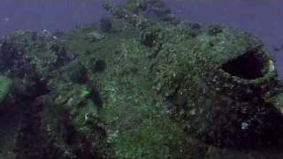 preview picture of video 'chuuk truk lagoon, san francisco maru wreck. 2x tanks view down on them'