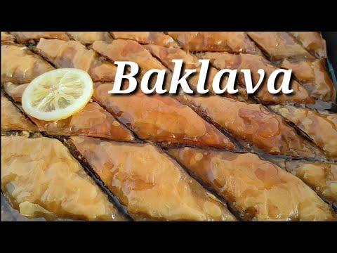 Baklava sa orasima. Baklava se topi u ustima