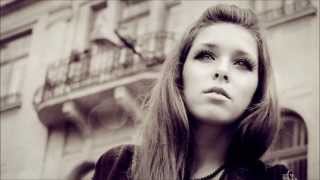 10 A.M. -  Zoé (con letra)