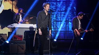 Spoon Performs 'Hot Thoughts'!