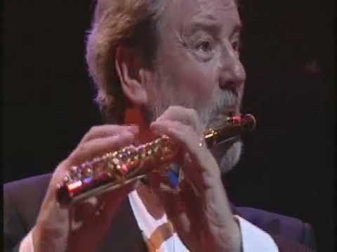 The Flight of the Bumble Bee - Flute, James Galway
