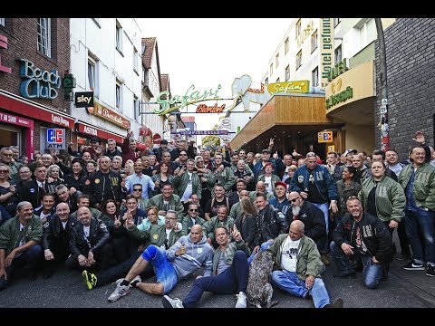 Das Gipfel-Treffen der Gangs: „Früher schlugen wir uns die Köpfe ein, heute feiern wir“