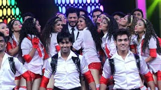 Shahrukh Khan Dance Full Perfromance With Lady Police At Umang 2016
