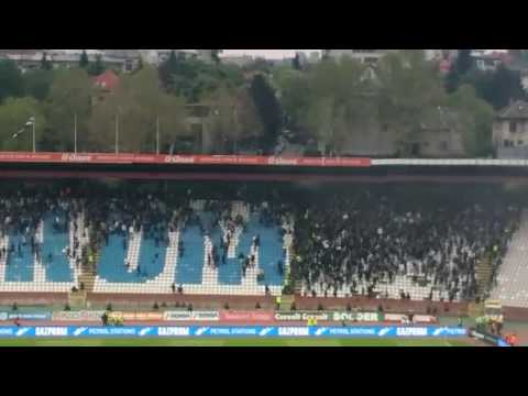 Sukob grobara i delija na istocnoj tribini - 154. veciti derbi