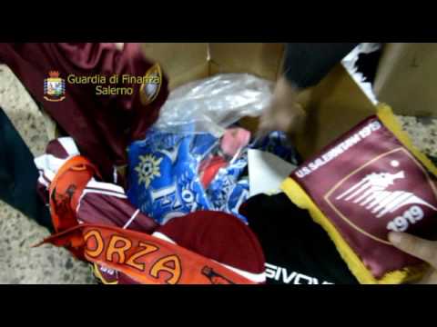 Salerno: Maxi sequestro di abbigliamento sportivo contraffatto