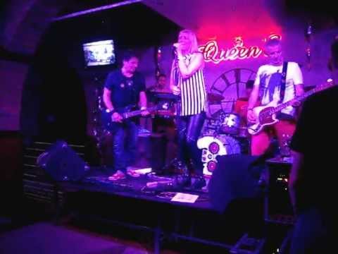 Teška industrija Majske kiše - live