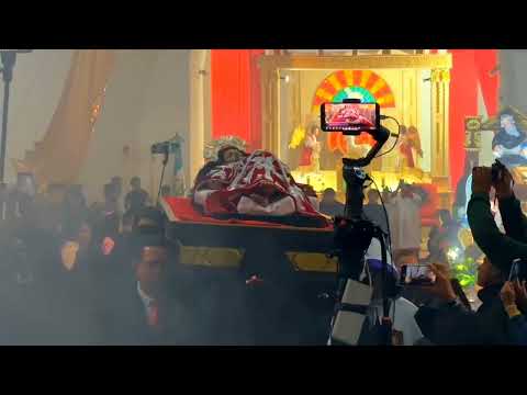 Entrada de la Procesión del Señor Sepultado de la Preciosísima Sangre de San Lucas Sacatepéquez 