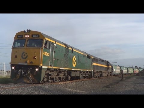 442s2-C501: UP El Zorro grain at Newport