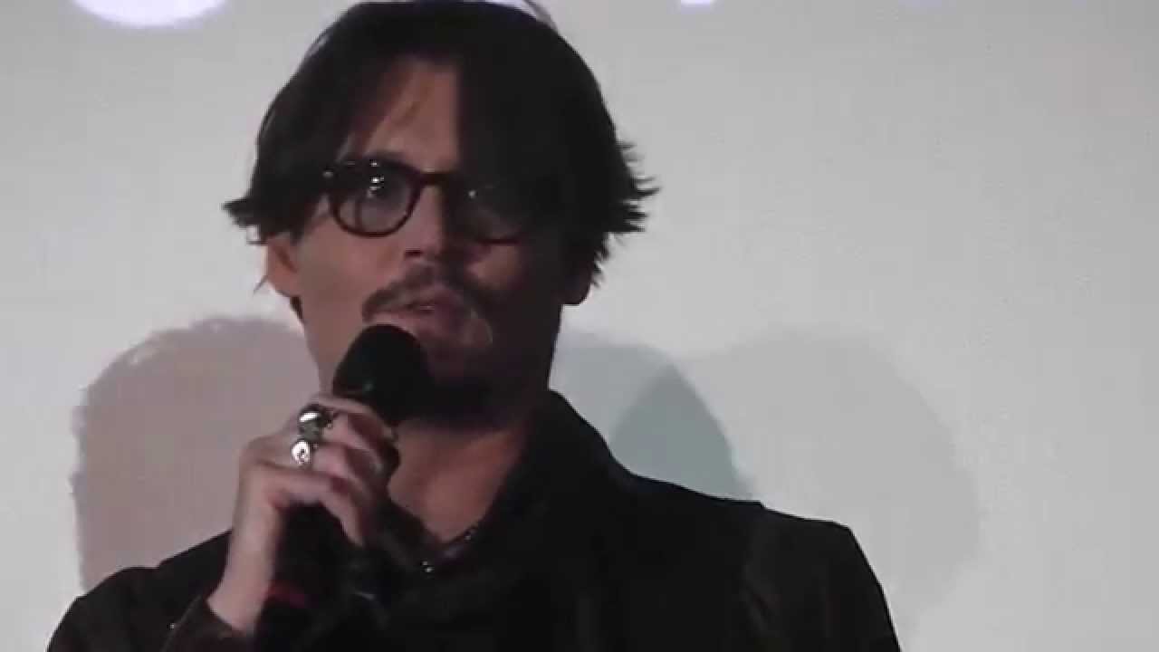 Johnny Depp speaks French - YouTube