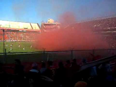 "blanca y celeste hay que se siente que ese cilindro lo llena independiente" Barra: La Barra del Rojo • Club: Independiente