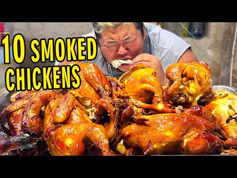10 chickens are braised and then smoked, each of the monkey brothers holds one and gnaws it