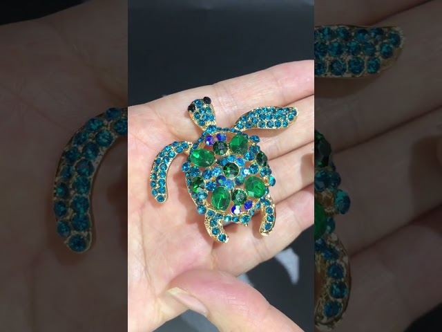 Vídeo relacionado con FISH DRAGATE 4 pcs broche de animal de diamantes de imitación bisuteriabroche de cristal,broche de cristal,corsage bouquet kit, para regalo de fiesta de boda para mujeresres