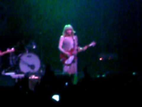 Courtney Love and Hole - O2 Academy Glasgow - 3rd May 2010 - Violet (2.20mins)- P5030007.AVI