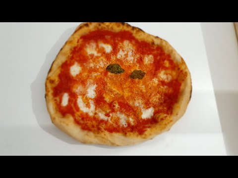 PIZZA COTTA NEL FORNO A LEGNA