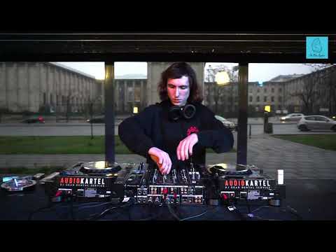 The Blue Oyster: kennY / 15.04 / 19 - 20