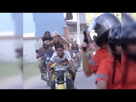 Prova de amor - Júlio e Diana são atacados disfarçados de Gari