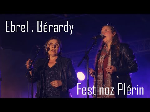 Couple de chanteuses Ebrel/Bérardy au Fest noz à Plérin (22)