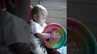 Download lagu Anak umur 7 bulan belajar main rebana ( ENO ) mp3