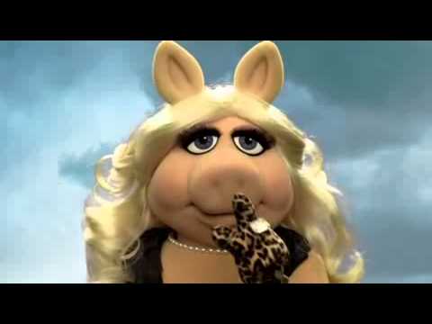 The Muppets (Viral Video Miss Piggy 'Pretty Little Piggy')