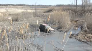 preview picture of video 'Red Jeep Escapes The Mud Pit At Oakville Mud Bog'