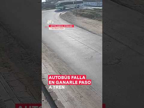 Muere una persona cuando tren embiste autobús en Hidalgo - N+ #Shorts