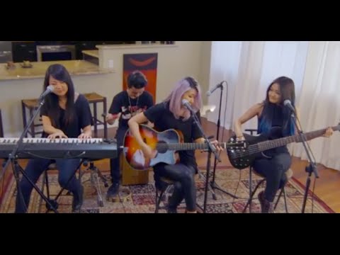 EMKE - Christmas to Remember (HiSessions.com Acoustic Live!)