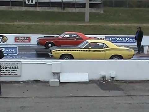 '70 T/A Challenger  vs  '70  AAR Cuda