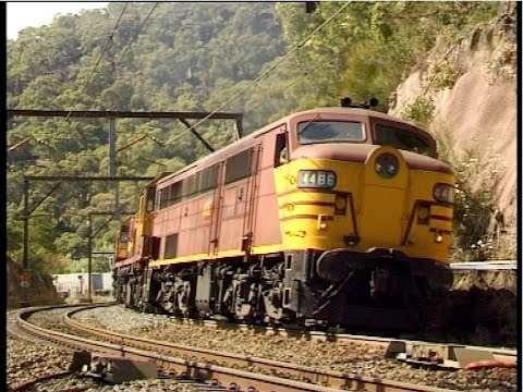 Australian diesel locomotives 4701, 4716 & Alco streamliner 4486 - train no.4168 - Cowan bank - 1999