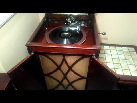 Casani Club Orchestra with Vera Lynn - It's Love Again, selection