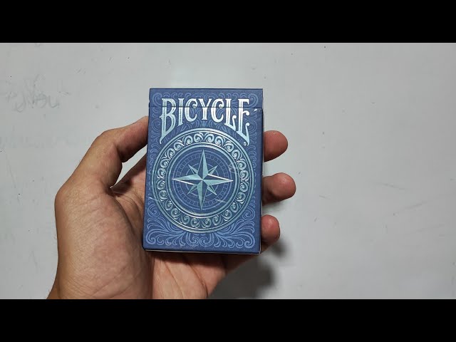 Vídeo relacionado con Bicycle Odyssey - Baraja de Cartas de colección y Magia tamaño póker, Color Azul
