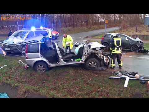 05.12.2017: Böser Frontalzusammenstoß auf B 110 bei Sanitz: Fahrer eine Stunde im Wrack eingeklemmt
